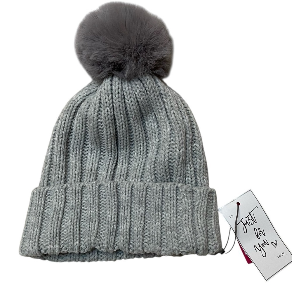 Vince Camuto NWT Gray Ribbed Knit Faux Fur Pom Pom Beanie Hat OS